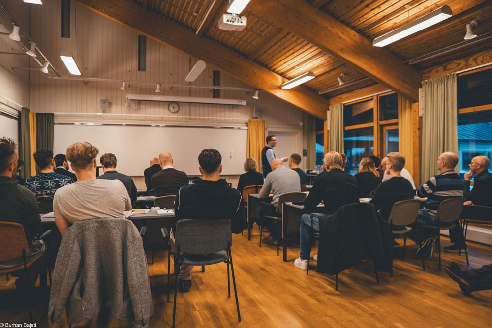 Teamet har samlats till en föreläsning